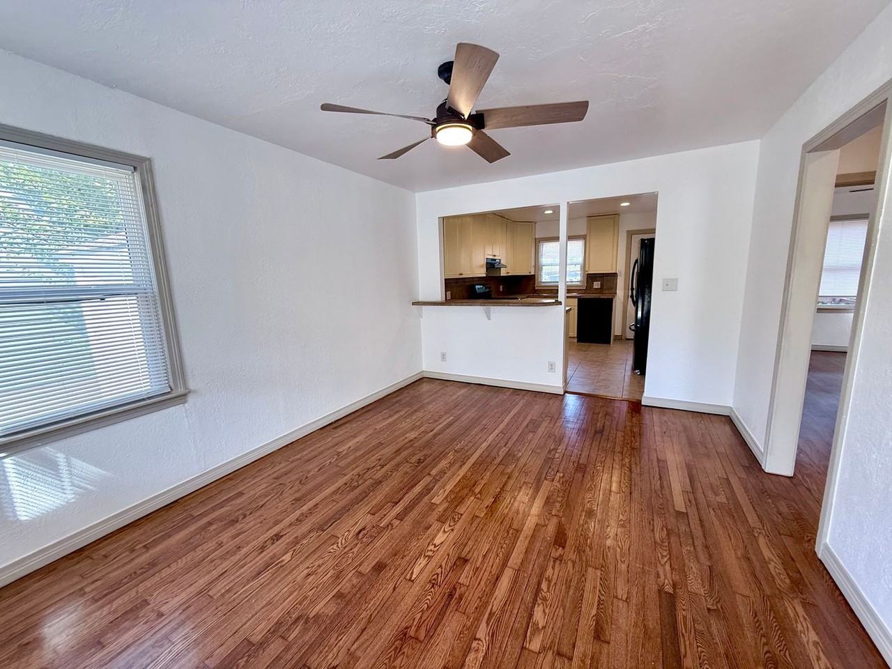 805 Dakota St - Photo 3 of 12