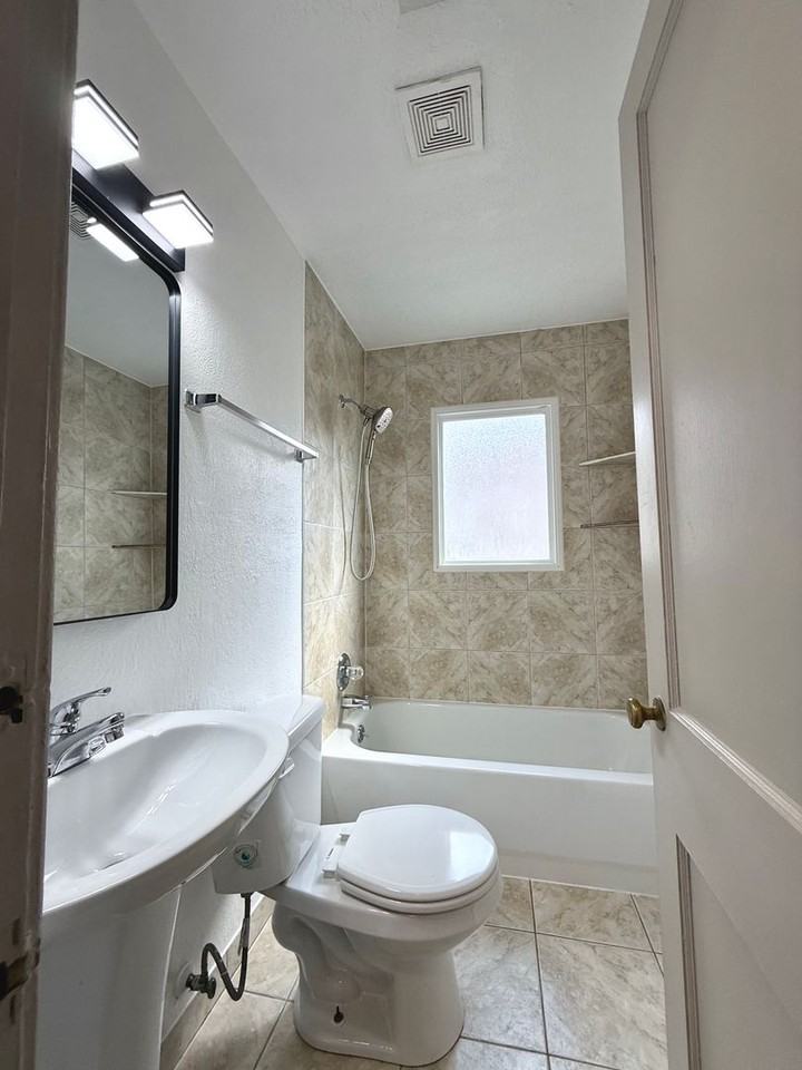 805 Dakota St - Photo 7 of 12