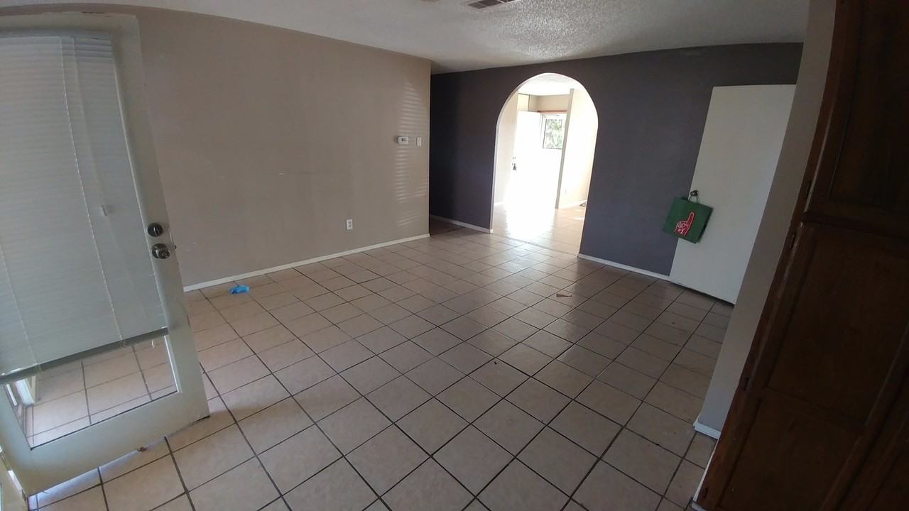 1109 Melrose St - Photo 5 of 16