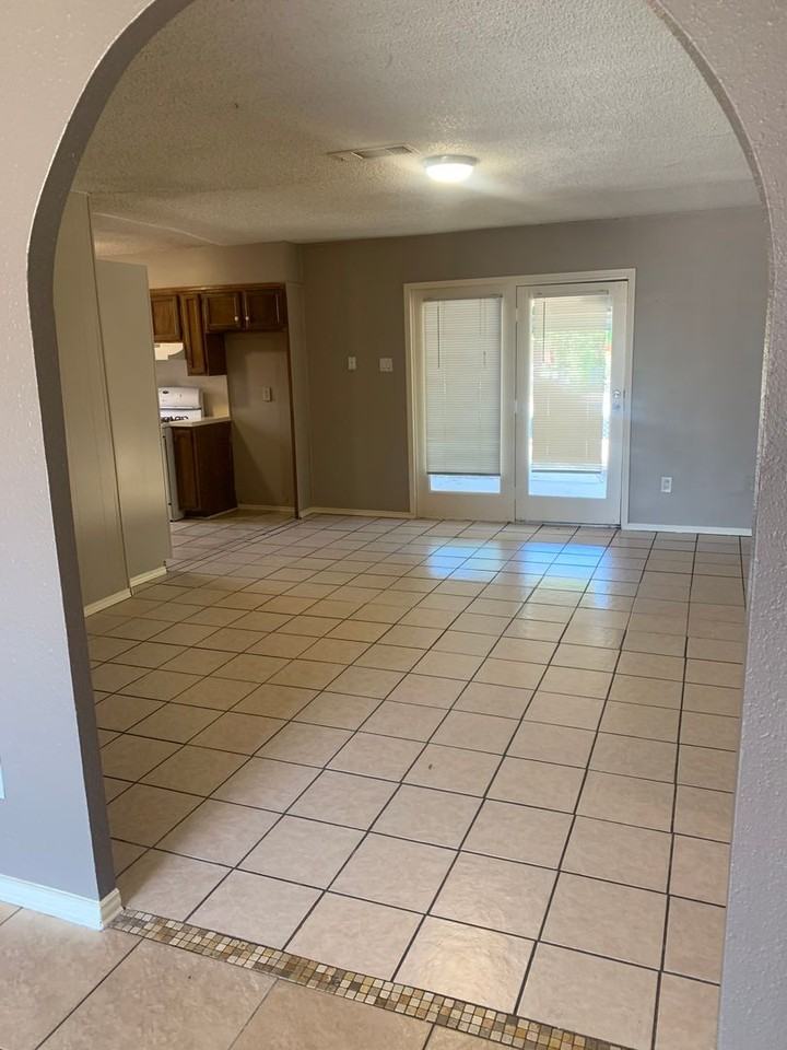 1109 Melrose St - Photo 7 of 16