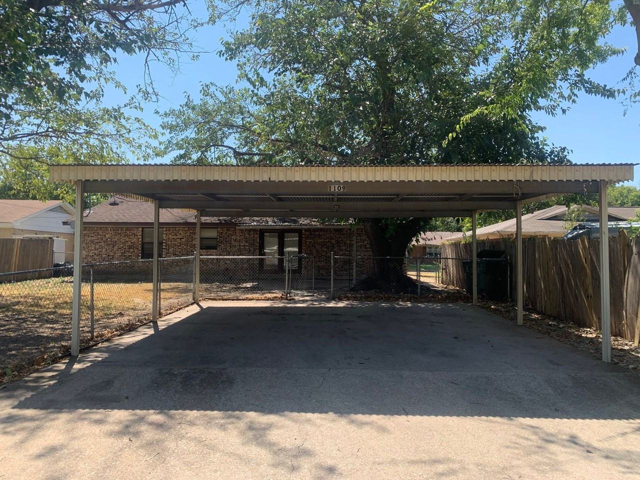 1109 Melrose St - Photo 3 of 16