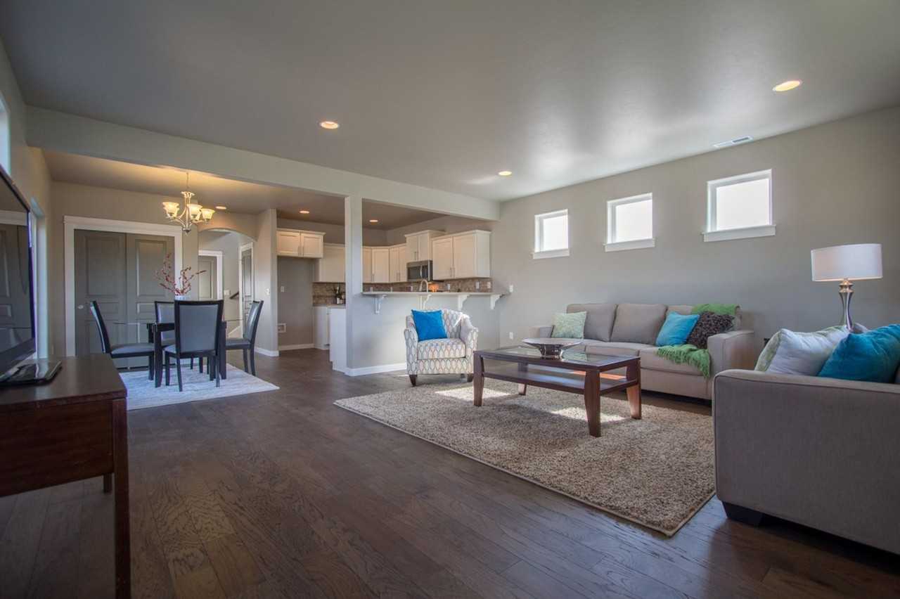 626 N Willitts St - Photo 3 of 7