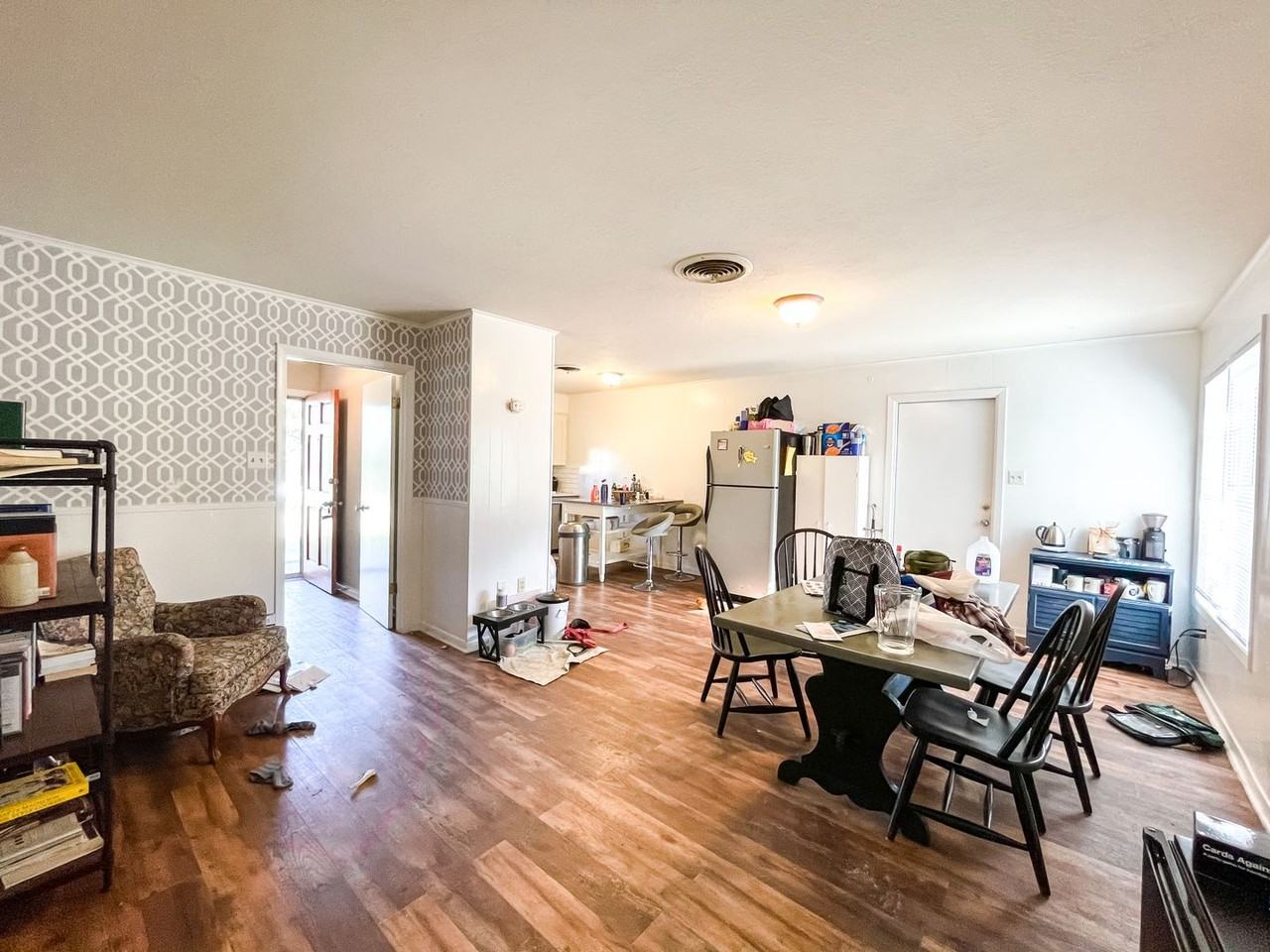 1502 Laura Lane - Photo 3 of 13