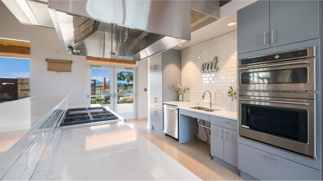 8722 Segura Way - Photo 6 of 23