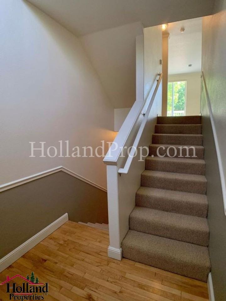 2824 Nw Kennedy Ct - Photo 2 of 17