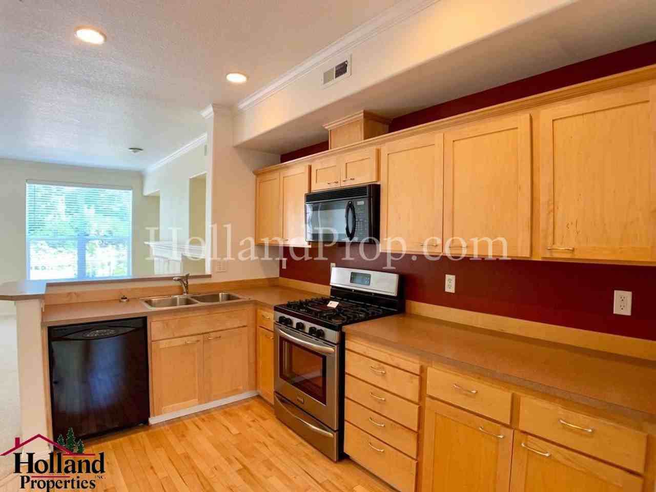 2824 Nw Kennedy Ct - Photo 4 of 17