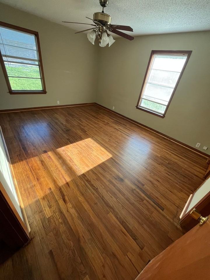 1307 S Jefferson Ave - Photo 2 of 10