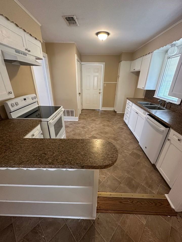 1309 S Jefferson Ave - Photo 2 of 10