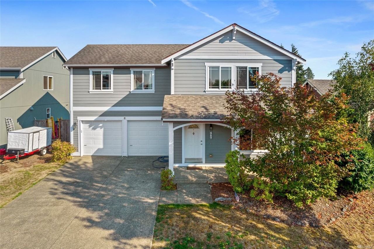 457 Stadium Loop - Photo 2 of 23