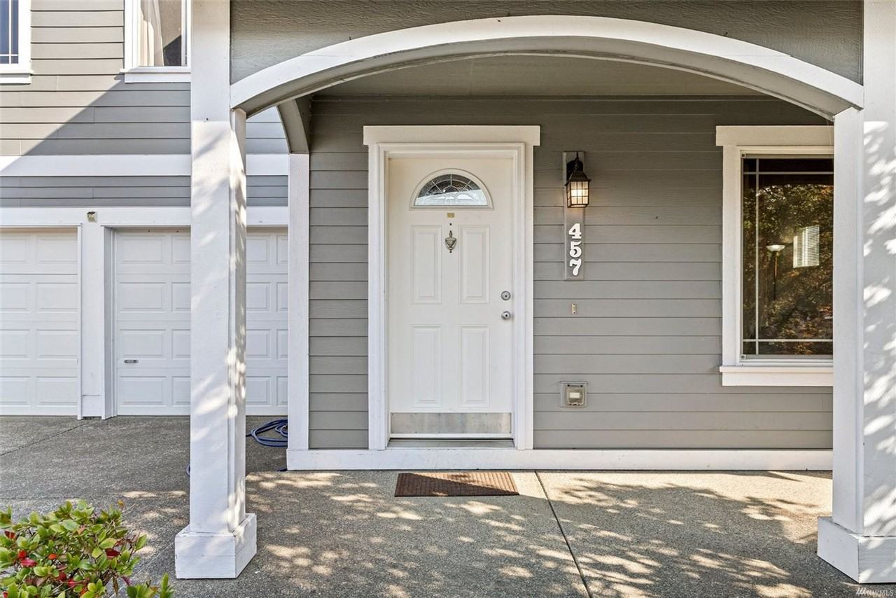 457 Stadium Loop - Photo 3 of 23