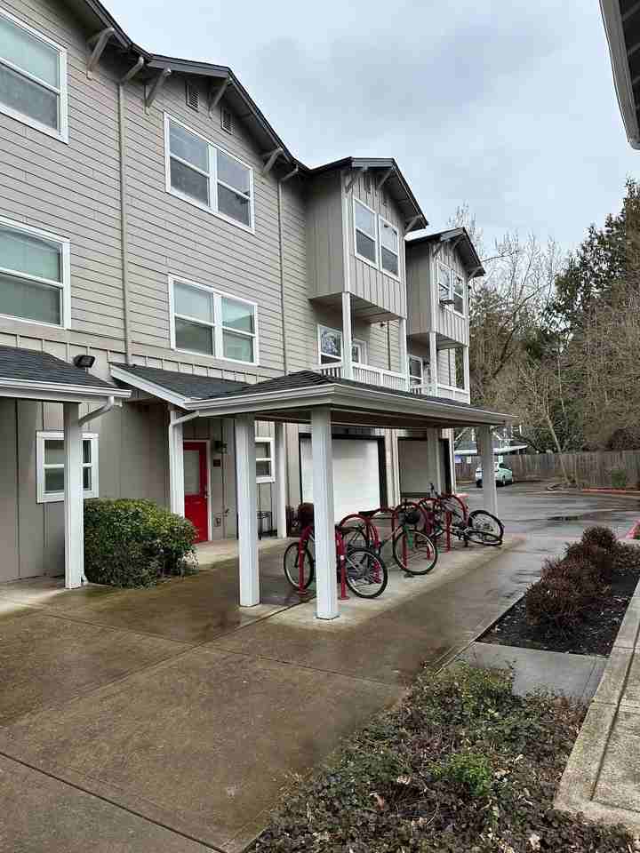 University Townhomes - Photo 3 of 38