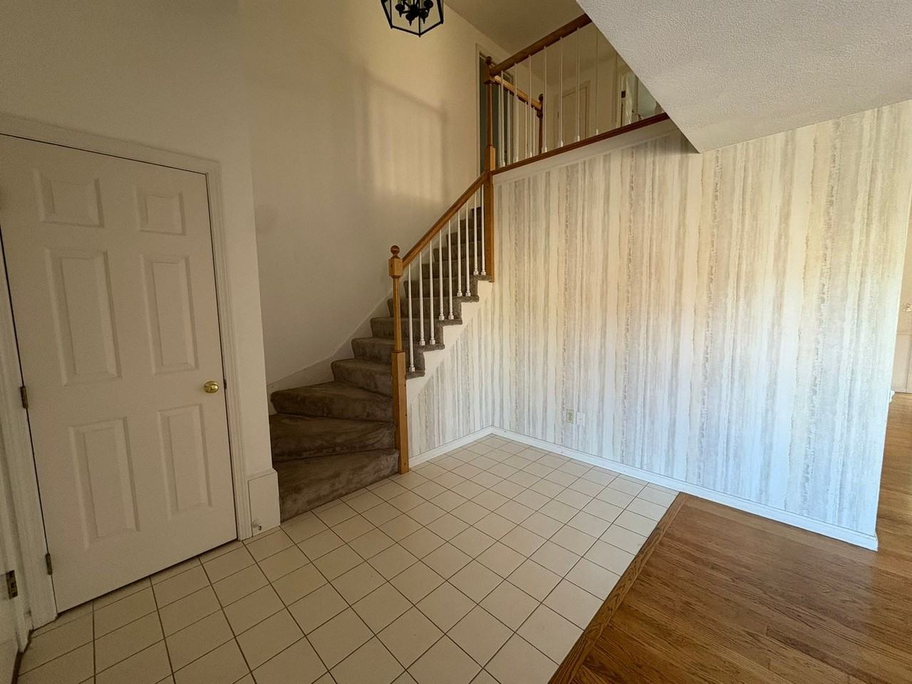 7 Upton Ln - Photo 3 of 29