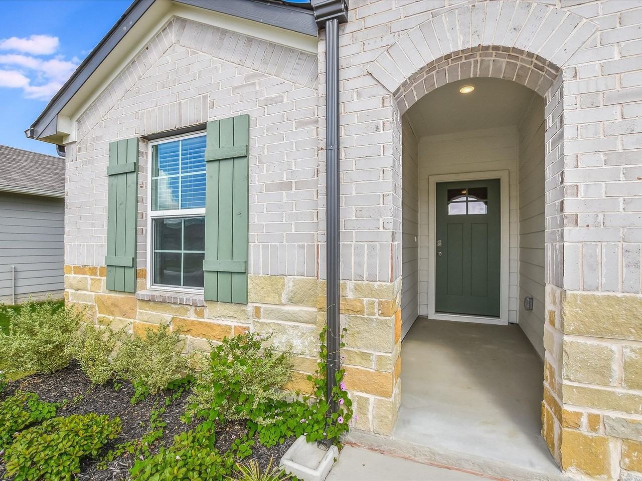 1305 Camden Ln - Photo 5 of 45