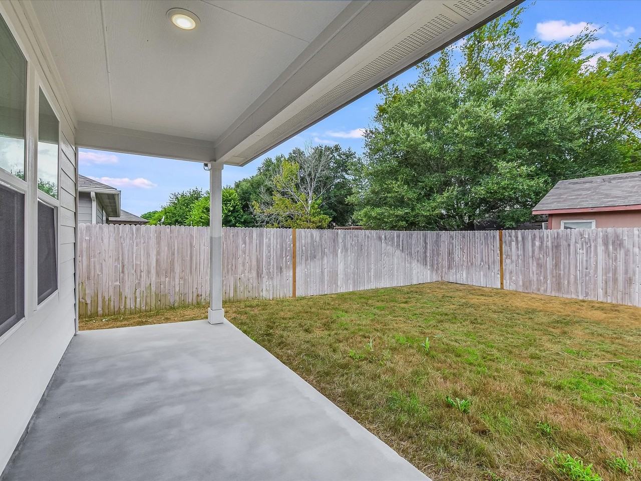 1305 Camden Ln - Photo 6 of 45