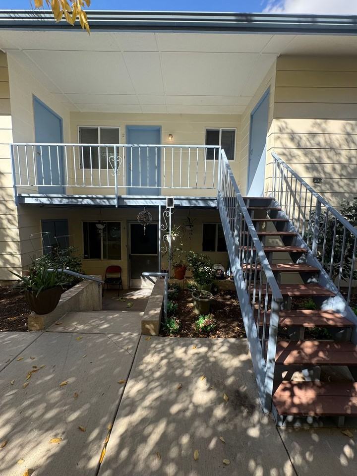 427 N Walnut St - Photo 2 of 17