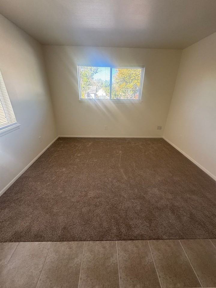 427 N Walnut St - Photo 6 of 17