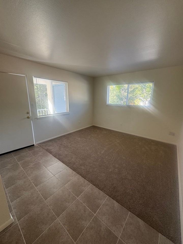 427 N Walnut St - Photo 7 of 17