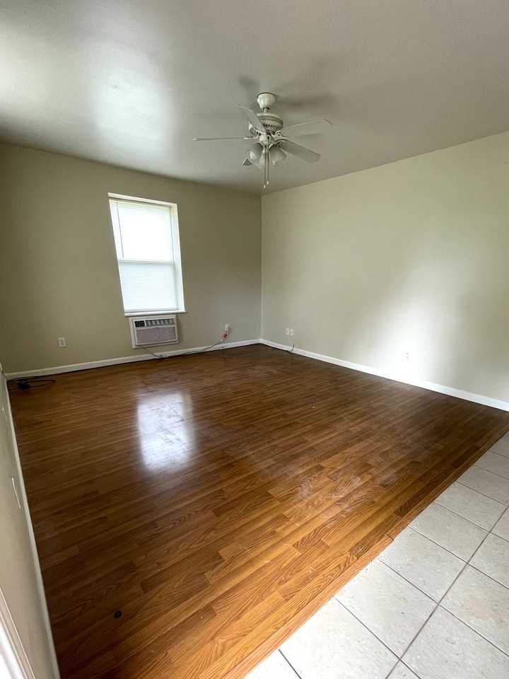 215 W 3rd St - Photo 3 of 9