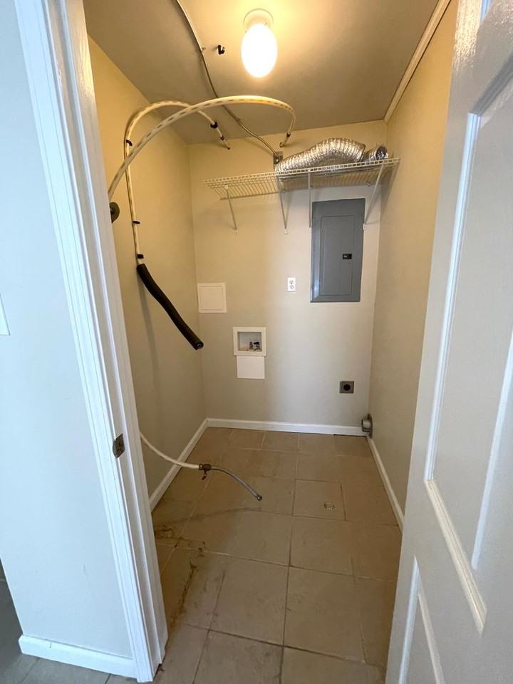 215 W 3rd St - Photo 5 of 9