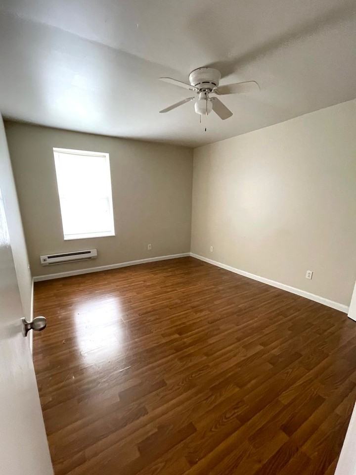 215 W 3rd St - Photo 6 of 9
