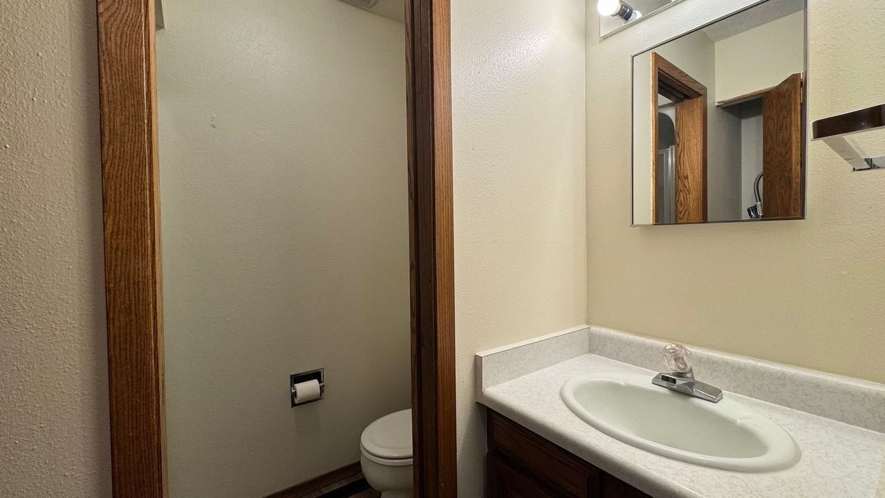 3925 Doral Dr - Photo 2 of 13