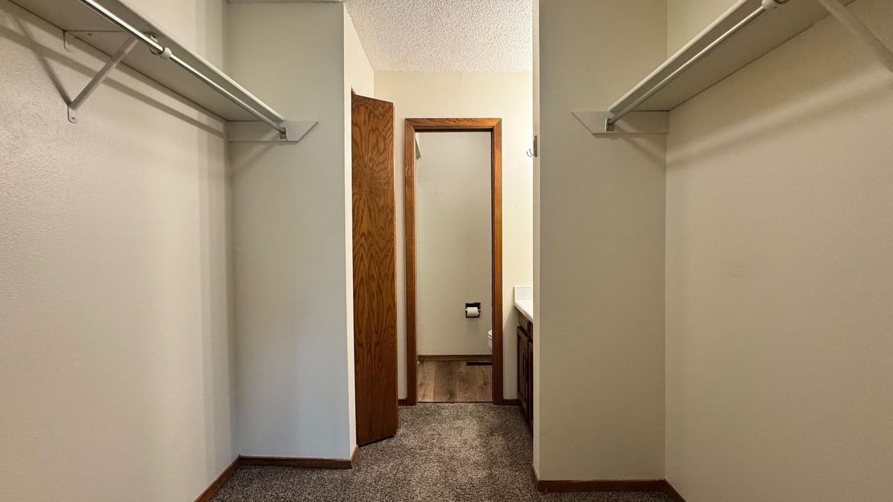 3925 Doral Dr - Photo 3 of 13