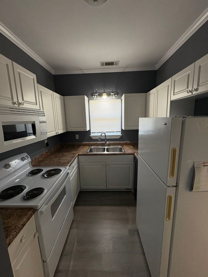 235 Yvon Street - Photo 6 of 11