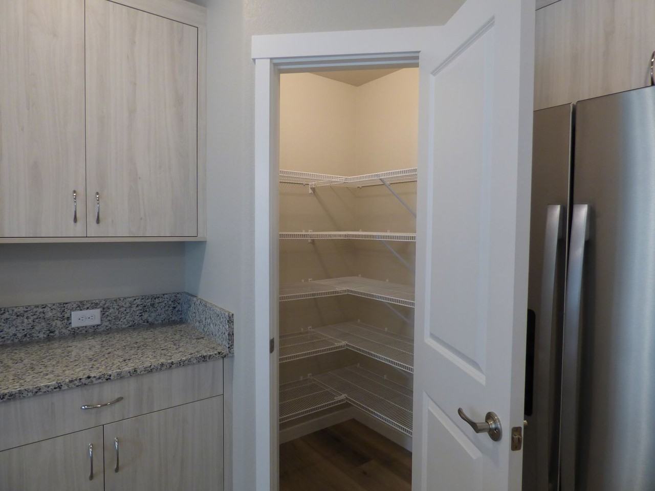 1047 Spartan Avenue - Photo 6 of 28