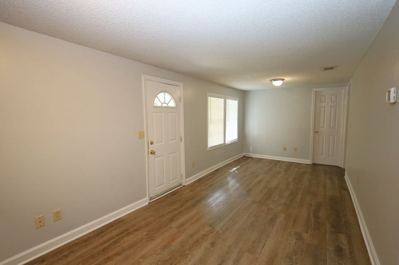 2948 Dogwood Cir - Photo 3 of 12