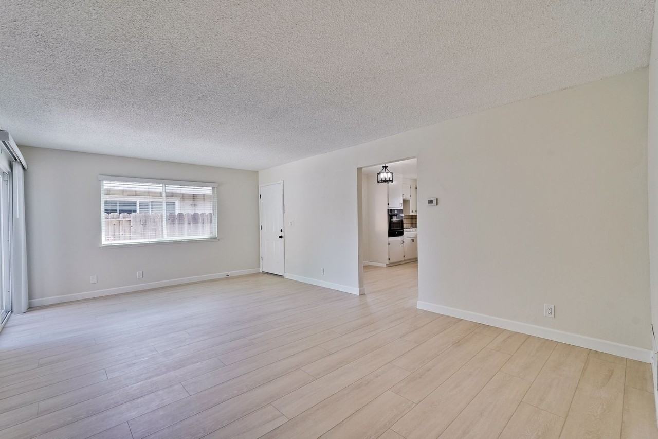 1911 Camden Ave - Photo 3 of 32