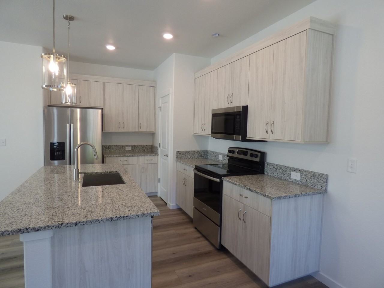 1039 Spartan Avenue - Photo 6 of 23