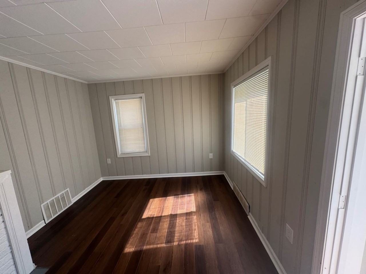 9611 Dunlap Avenue - Photo 2 of 36