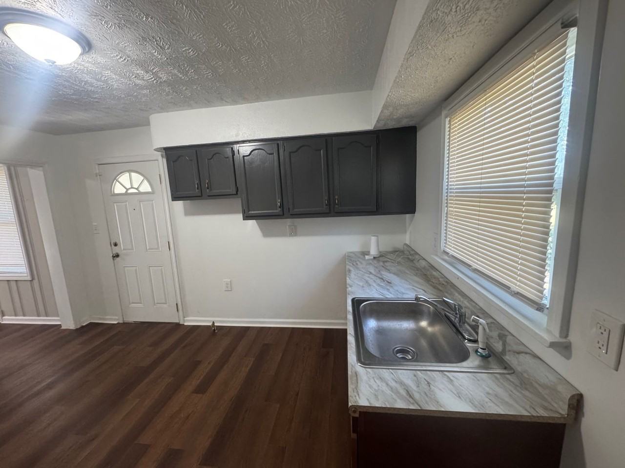 9611 Dunlap Avenue - Photo 6 of 36