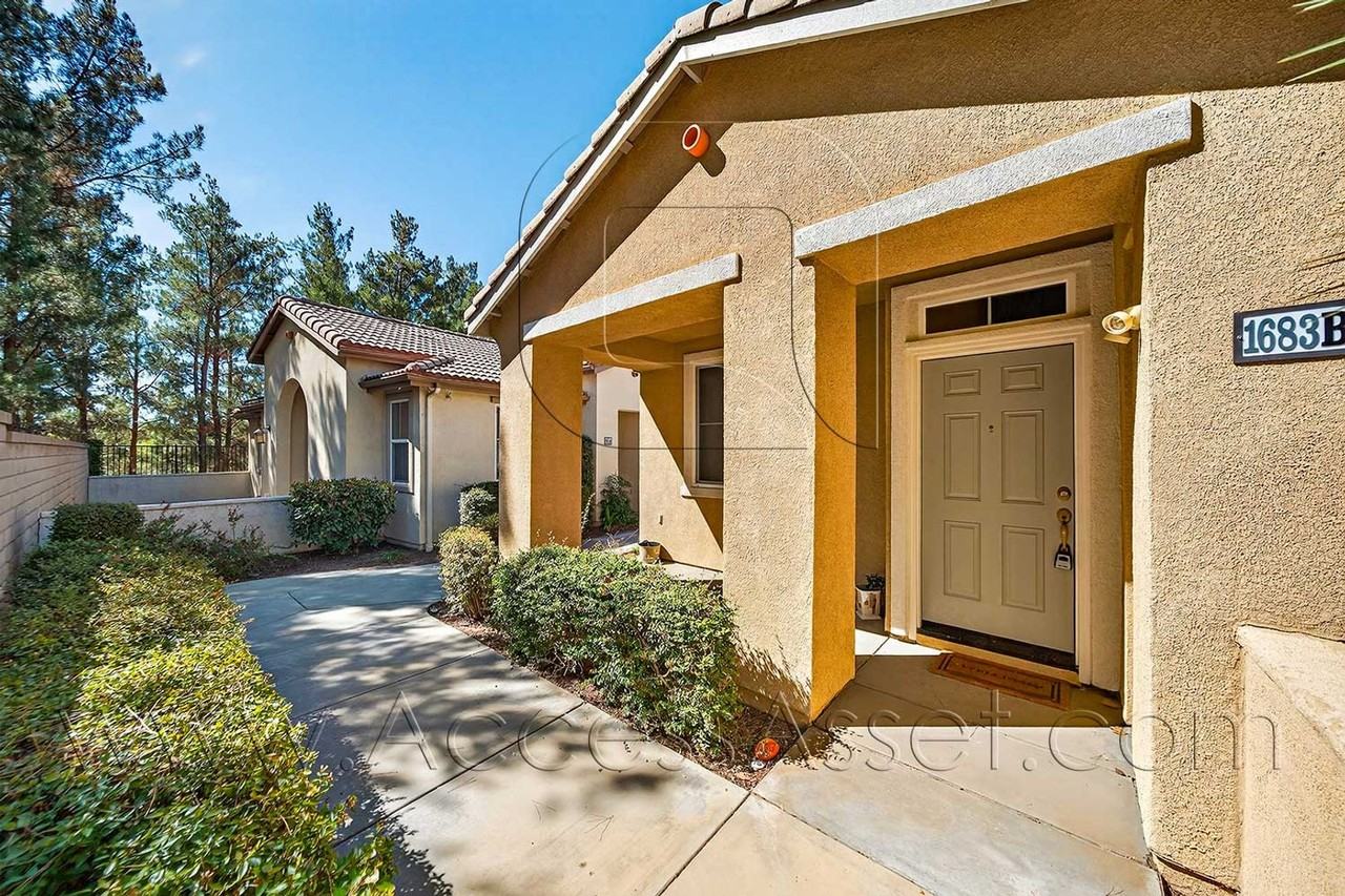 1683 Beaver Creek #B - Photo 2 of 37