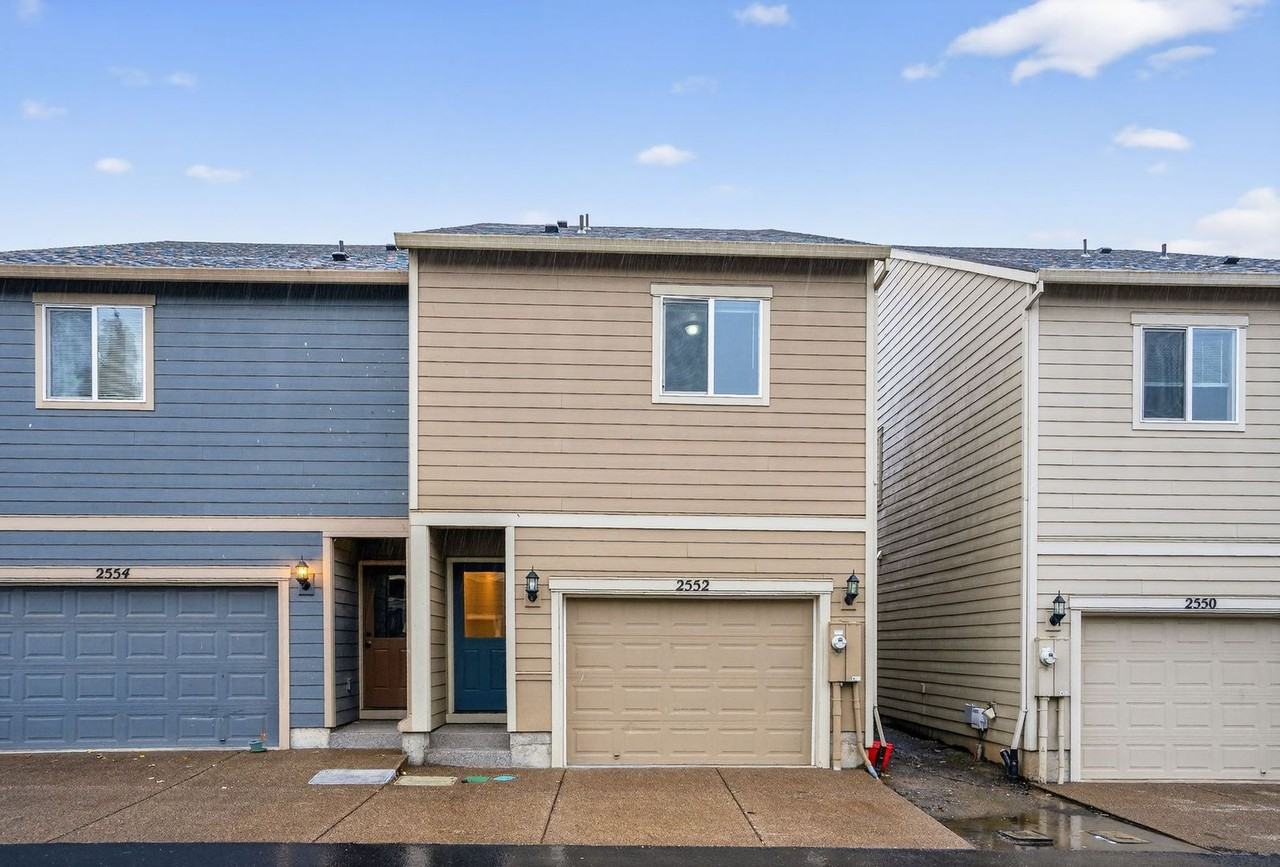 2552 Carson Loop - Photo 2 of 12