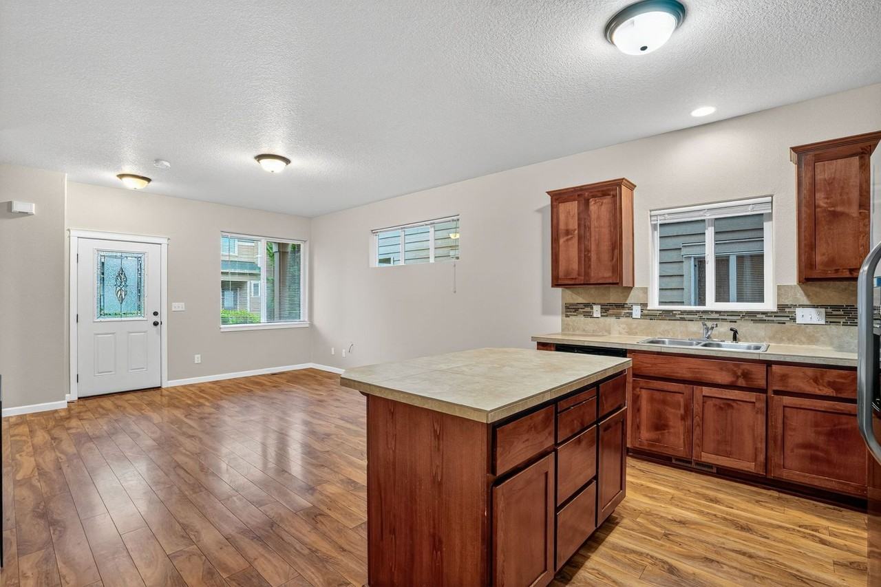 2552 Carson Loop - Photo 3 of 12