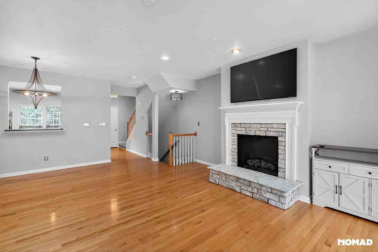 636 Penn St - Photo 3 of 13