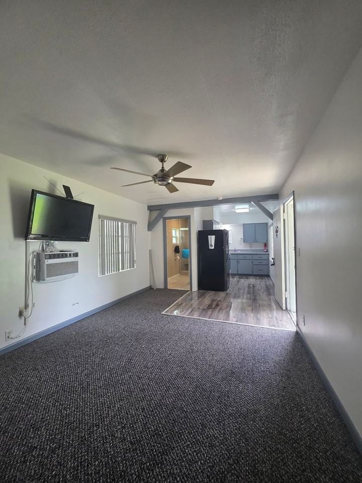 901 Daytona Avenue - Photo 3 of 8