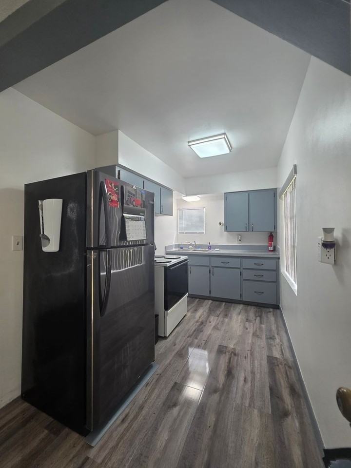 901 Daytona Avenue - Photo 4 of 8