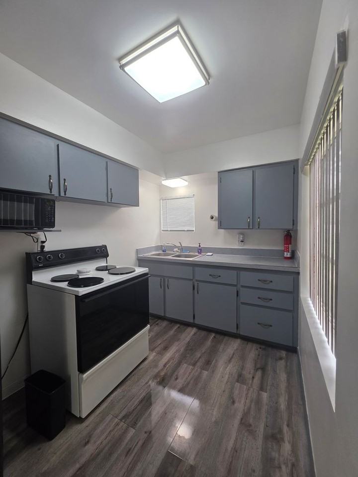 901 Daytona Avenue - Photo 5 of 8