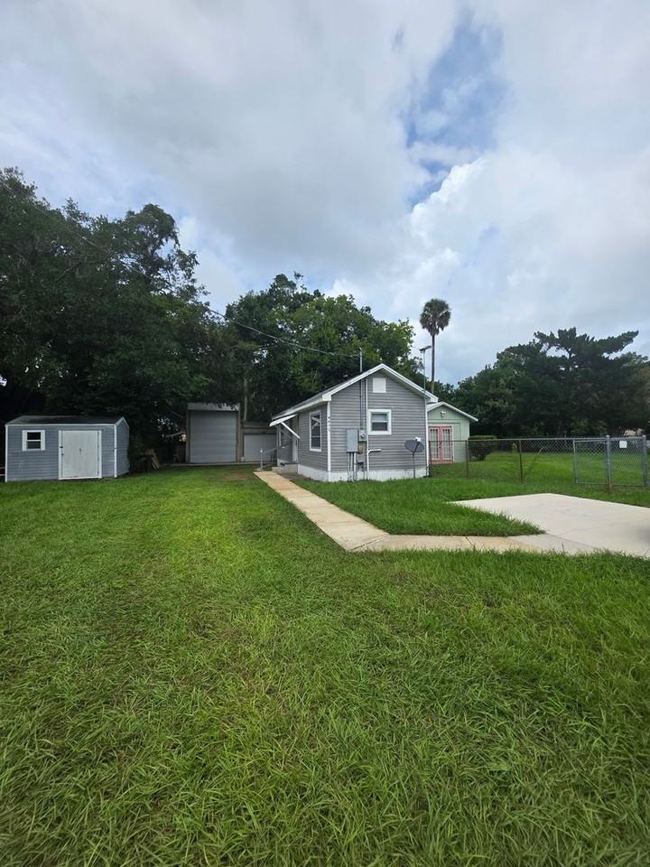 901 Daytona Avenue - Photo 7 of 8