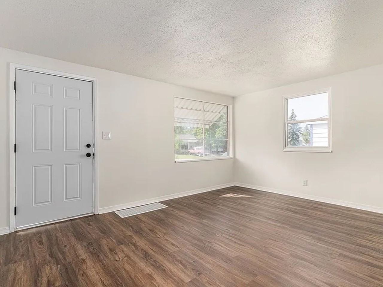 5108 N Elm St - Photo 5 of 20