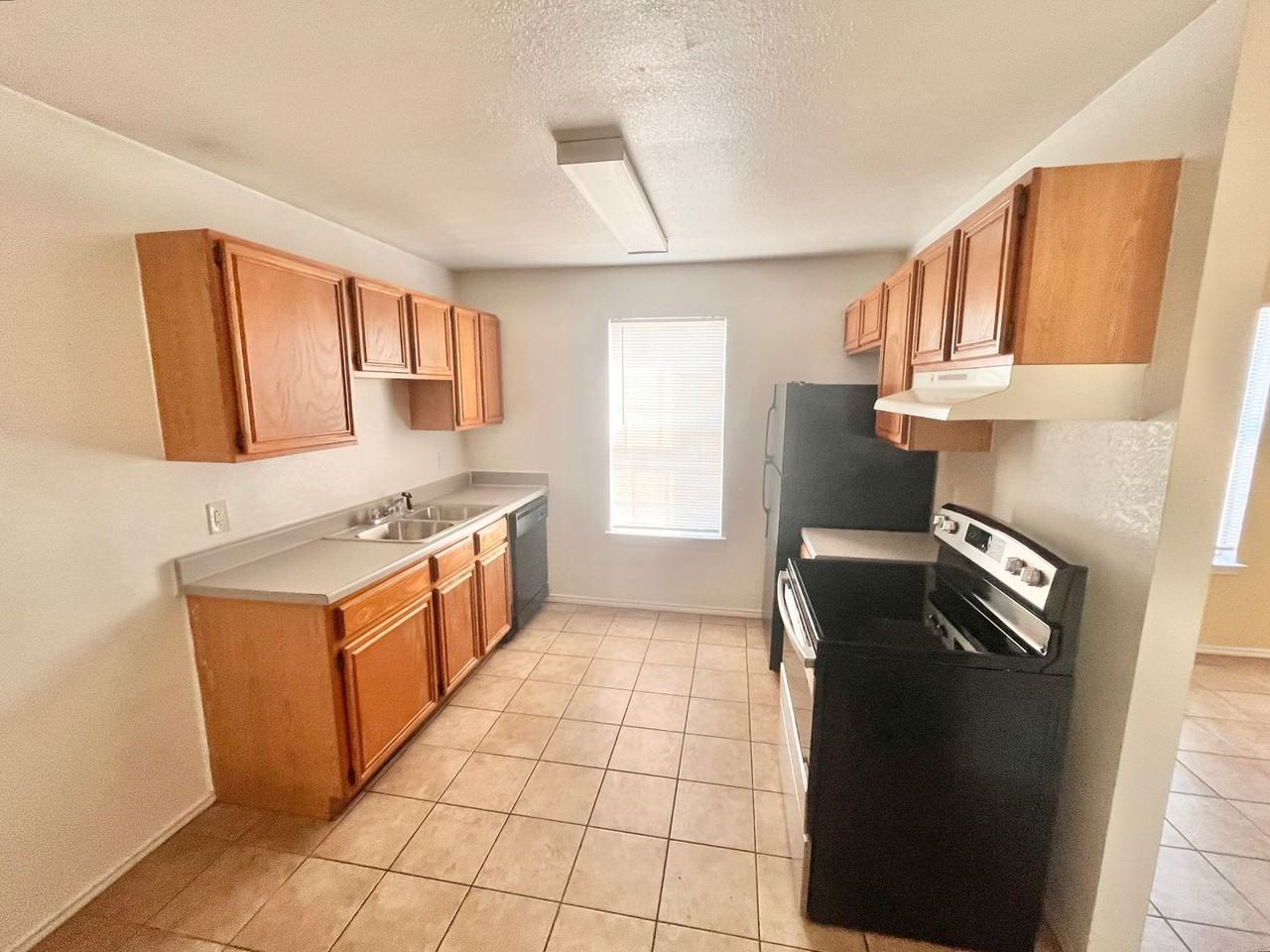 1703 Benttree Dr #B - Photo 4 of 11