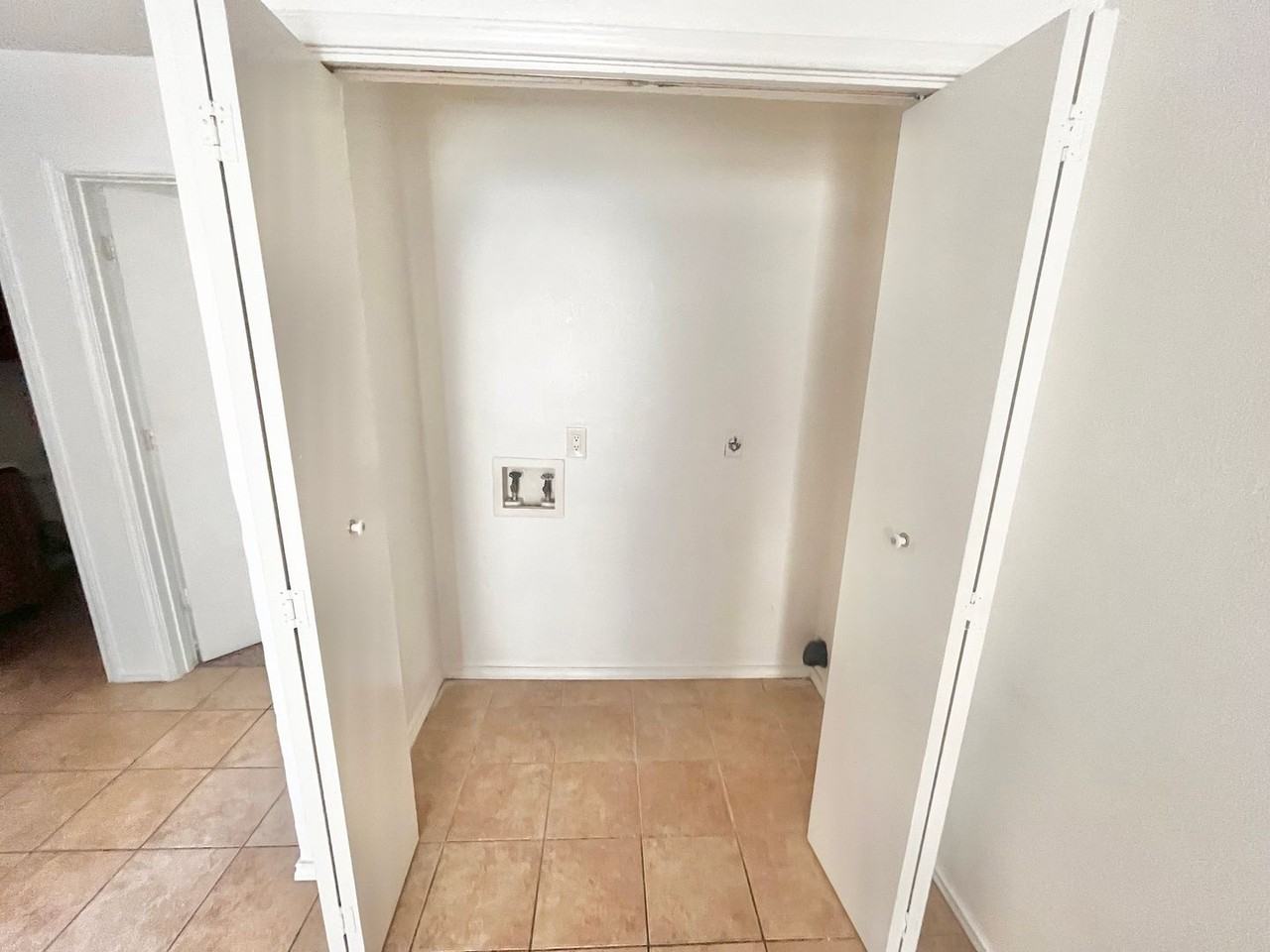 1703 Benttree Dr #B - Photo 6 of 11