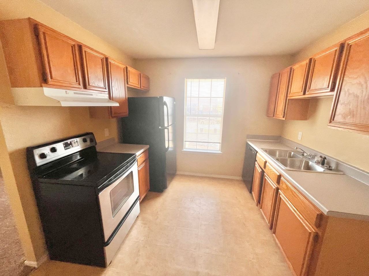 1703 Benttree Dr #C - Photo 7 of 15