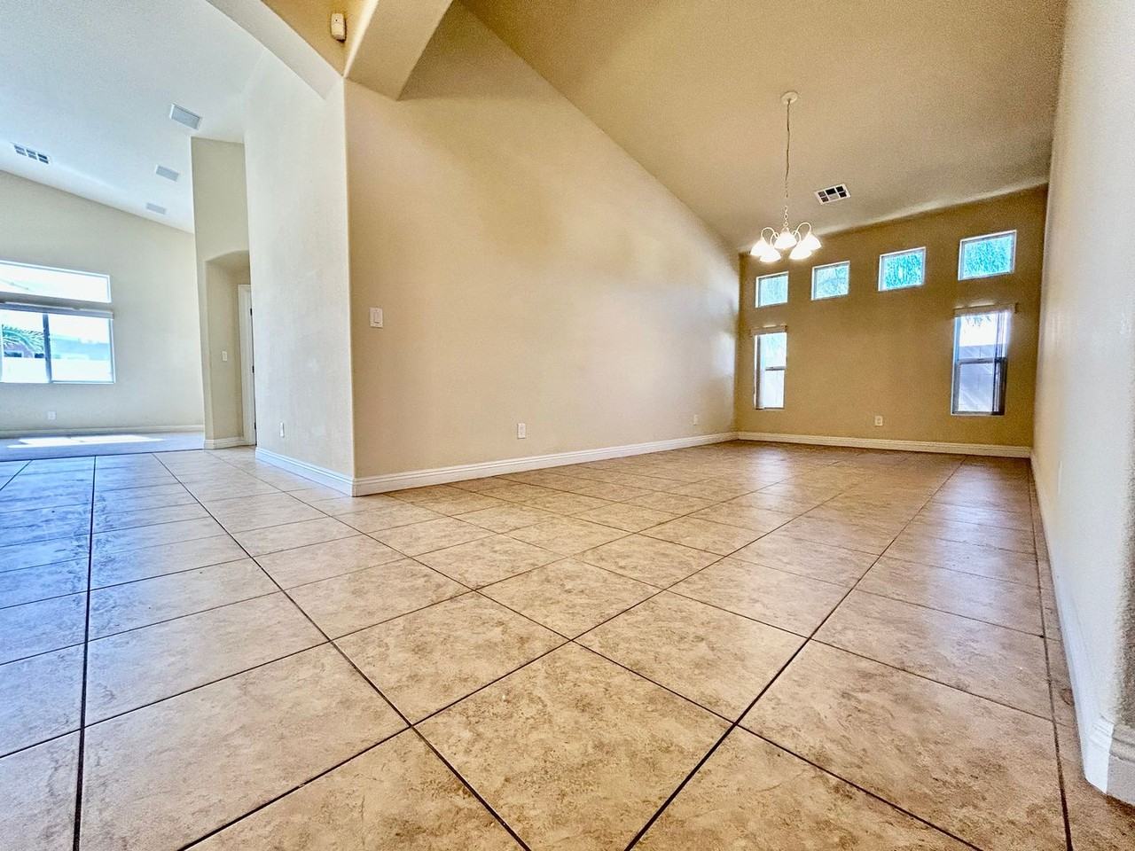 2115 Zicker Ave - Photo 3 of 31