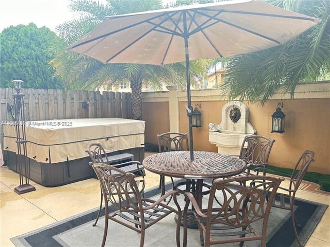 15201 15201 SW 30th Ter TH 152 - Photo 2 of 10