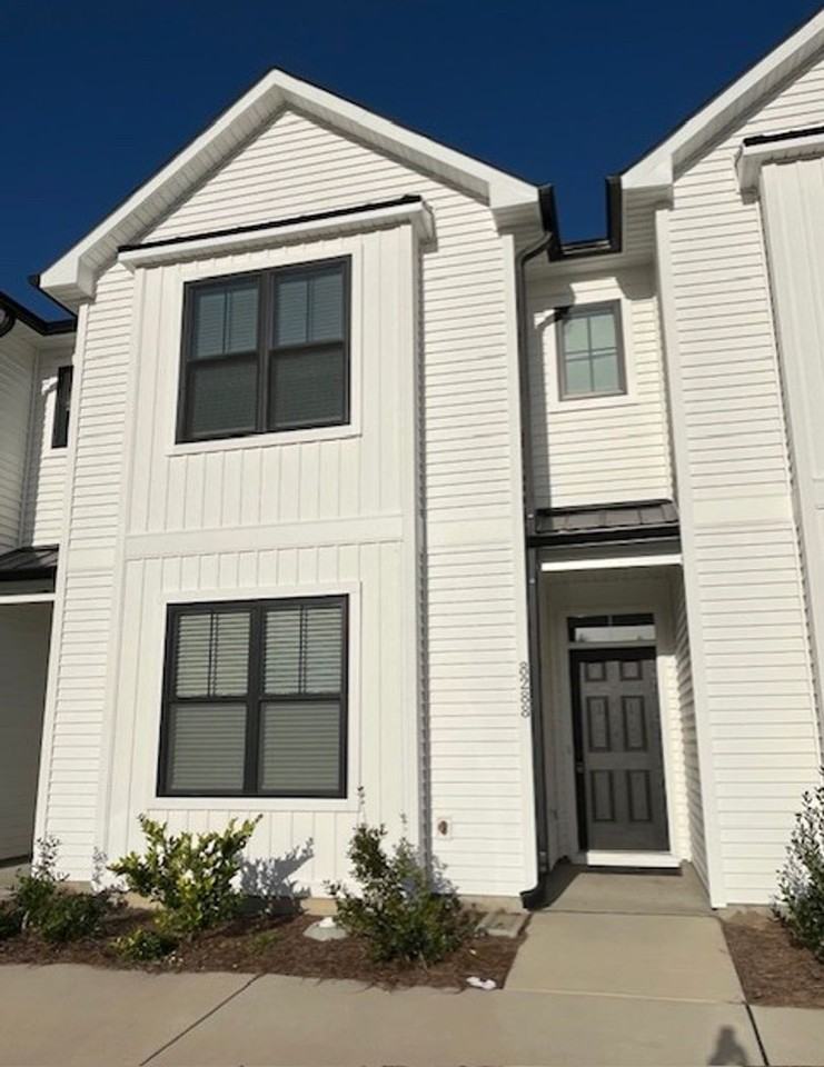 8288 Paramount Pt - Photo 2 of 50
