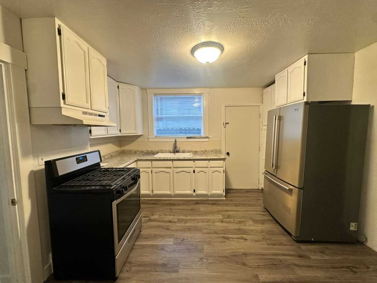 1015 47th street - Photo 3 of 22