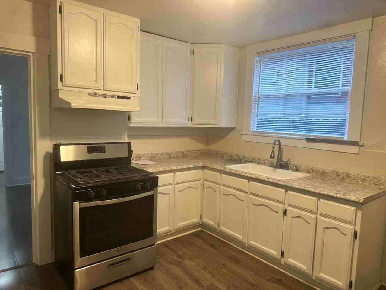 1015 47th street - Photo 4 of 22